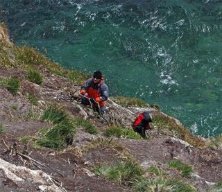 patagonia-scientists-climb-110228-02