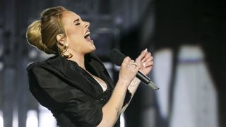 Adele singing at the Oprah interview event One Night Only 