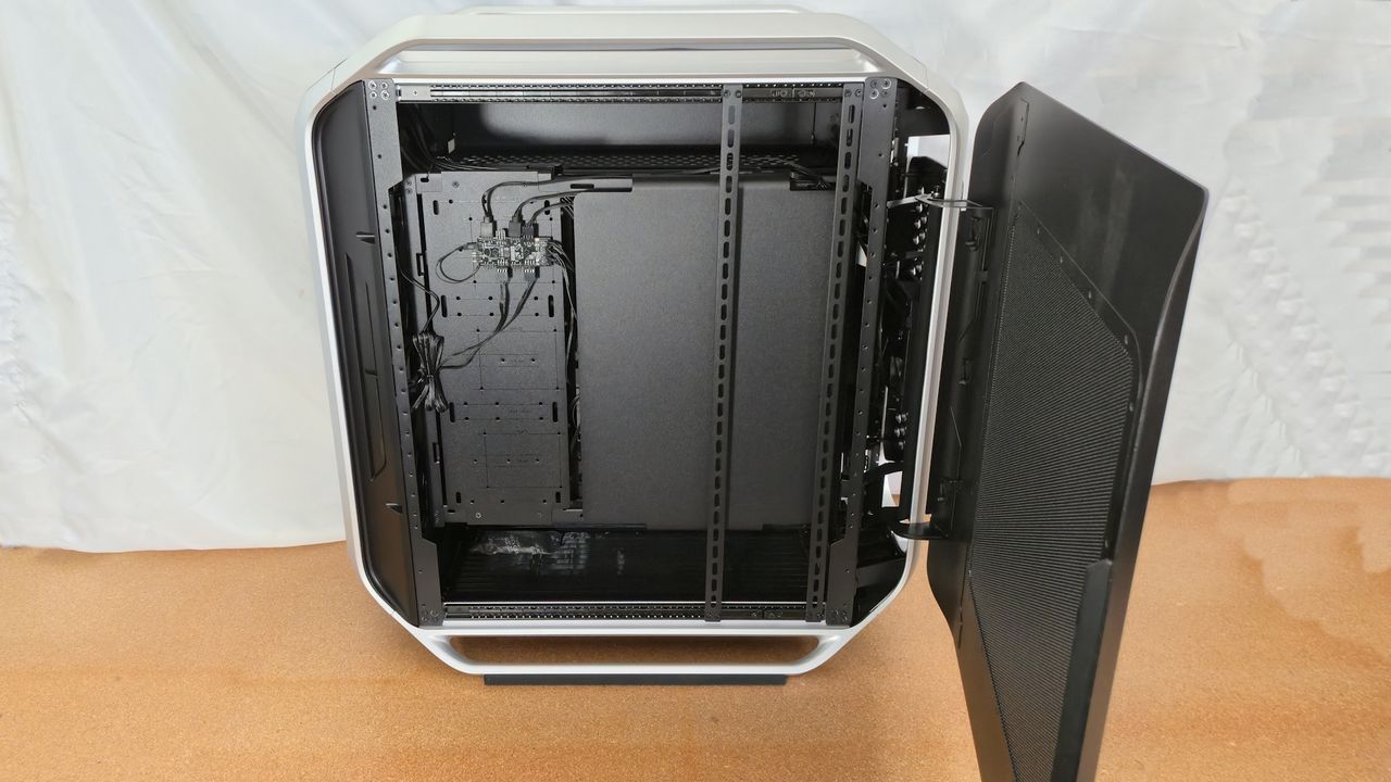 Cooler Master Cosmos Alpha - Inside
