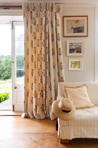 Cottage curtain ideas - floral curtains