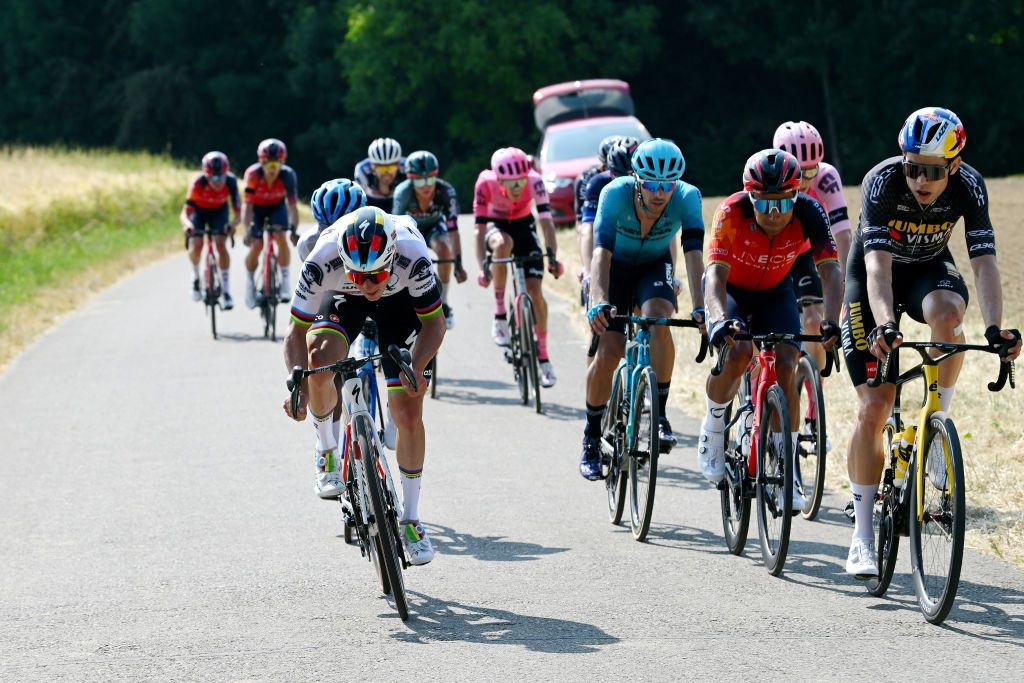 WEINFELDEN SWITZERLAND JUNE 17 LR Remco Evenepoel of Belgium and Team Soudal QuickStep Jhonnatan Narvaez of Ecuador and Team INEOS Grenadiers and Wout Van Aert of Belgium and Team JumboVisma Black points jersey compete during the 86th Tour de Suisse 2023 Stage 7 a 1835km stage from Tbach to Weinfelden UCIWT on June 17 2023 in Weinfelden Switzerland Photo by Dario BelingheriGetty Images
