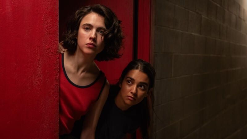 Margaret Qualley and Geraldine Viswanathan in Drive-Away Dolls