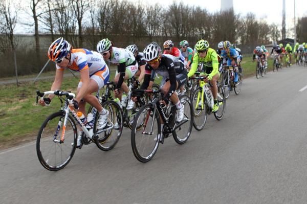 Sarah Duester (Rabo Women) leads the race, marked by riders from other teams