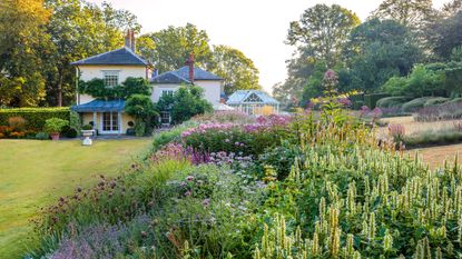 Bold garden structure