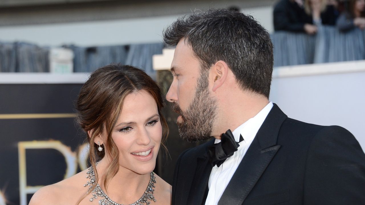 Actress Jennifer Garner and actor-director Ben Affleck arrive at the Oscars at Hollywood &amp; Highland Center on February 24, 2013 in Hollywood, California