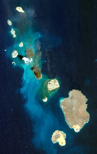 A satellite image of the entire Zubair Archipelago showing the 2013 Jadid eruption.