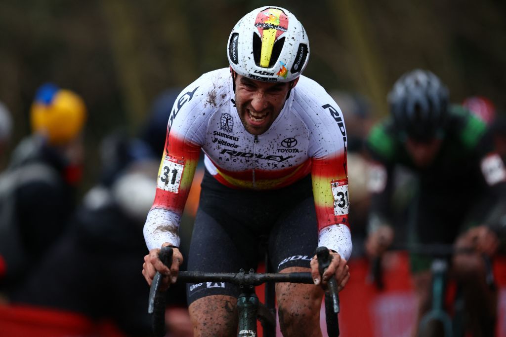 riders during the men's 2024 Namur UCI world cup