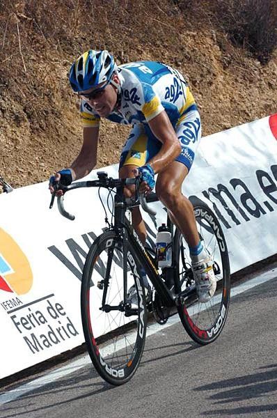 Philip Deignan (AG2r Pr&eacute;voyance) pulls away from his group.