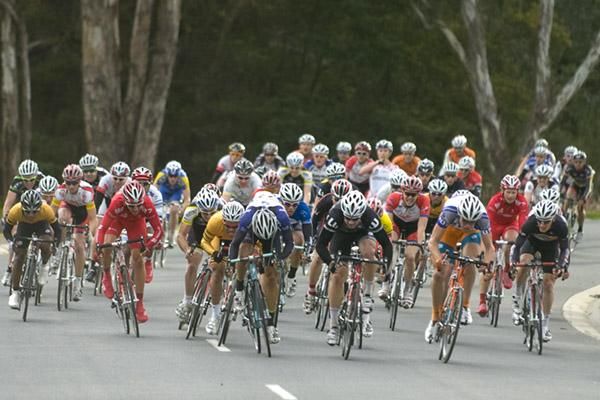 The charge to the line with Dale Scarfe (third from right) of the McDonagh Blake/Witness team the eventual winner.