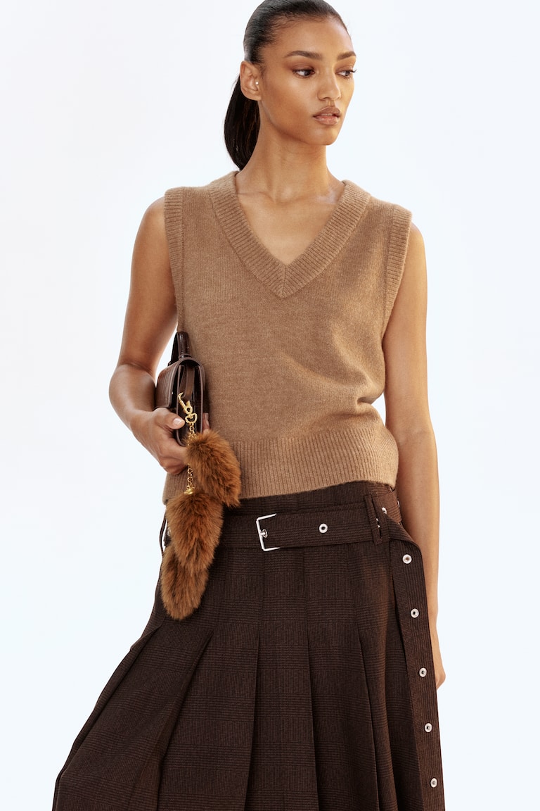 Short Sweater Vest