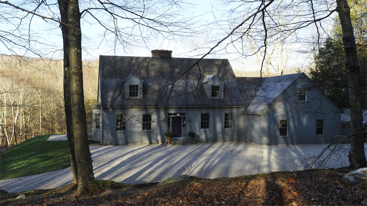 À l'intérieur du cottage d'Eva Chen dans le Connecticut, une maison multigénérationnelle pleine de couleurs et de caractère