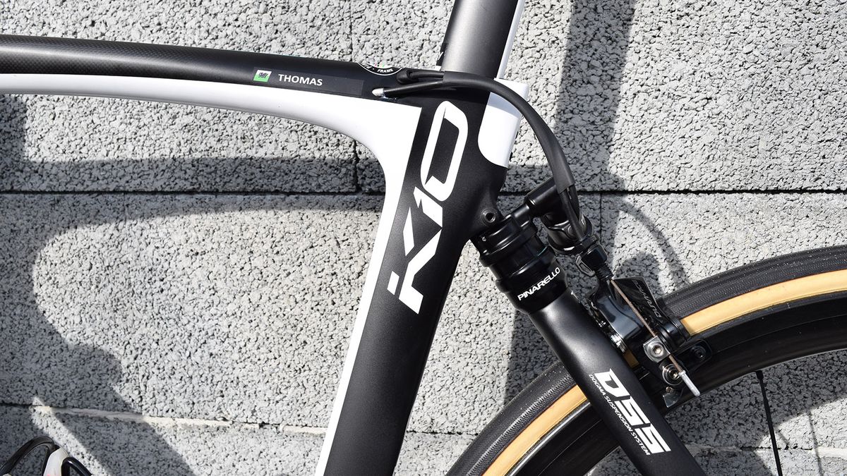 The bike features internal gear routing for the brakes, gearing and suspension system