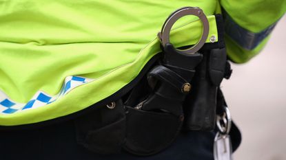 160608-police-handcuffs.jpg