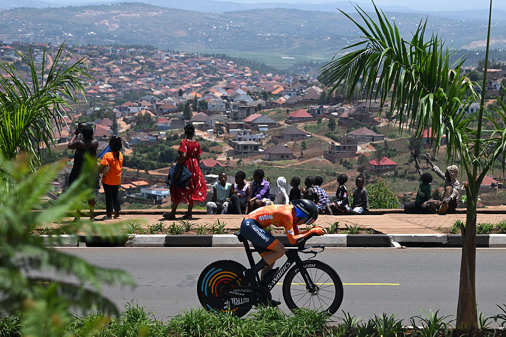 KIGALI, RWANDA - SEPTEMBER 21: Demi Vollering of Team Netherlands competes during the 98th UCI Cycling World Championships Kigali 2025 - Women Elite Individual Time Trial a 31.2km race from Kigali to Kigali on September 21, 2025 in Kigali, Rwanda. (Photo by Dario Belingheri/Getty Images)