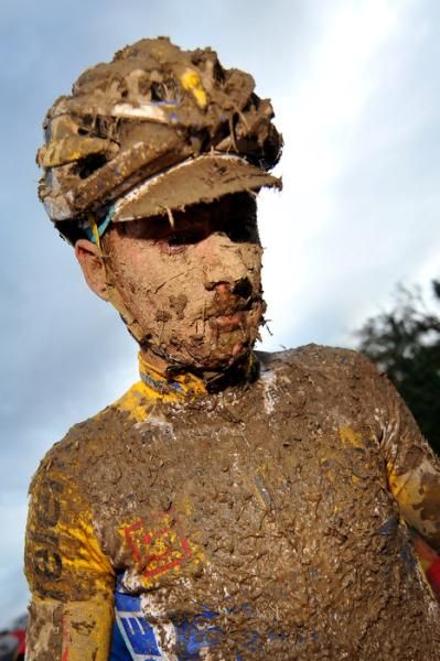 Bart Wellens beneath several kilo's of mud.