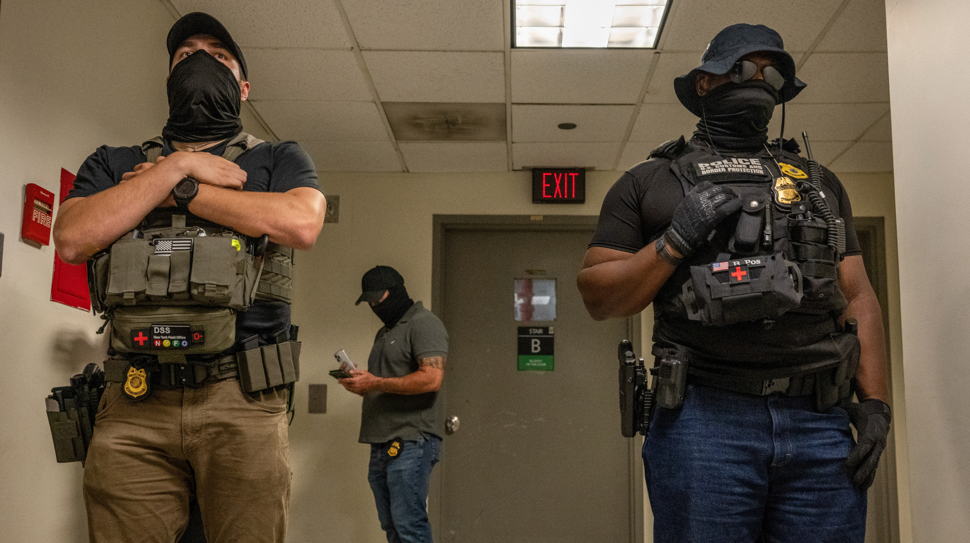 Federal agents outside of immigration court rooms at the Jacob K. Javitz Federal Building in New York, US, on Thursday, Aug. 7, 2025. The Trump administration is ramping up a massive hiring spree at Immigration and Customs Enforcement, offering up to $50,000 signing bonuses, waiving age limits and invoking wartime-style imagery in a bid to lure thousands of new officers. 