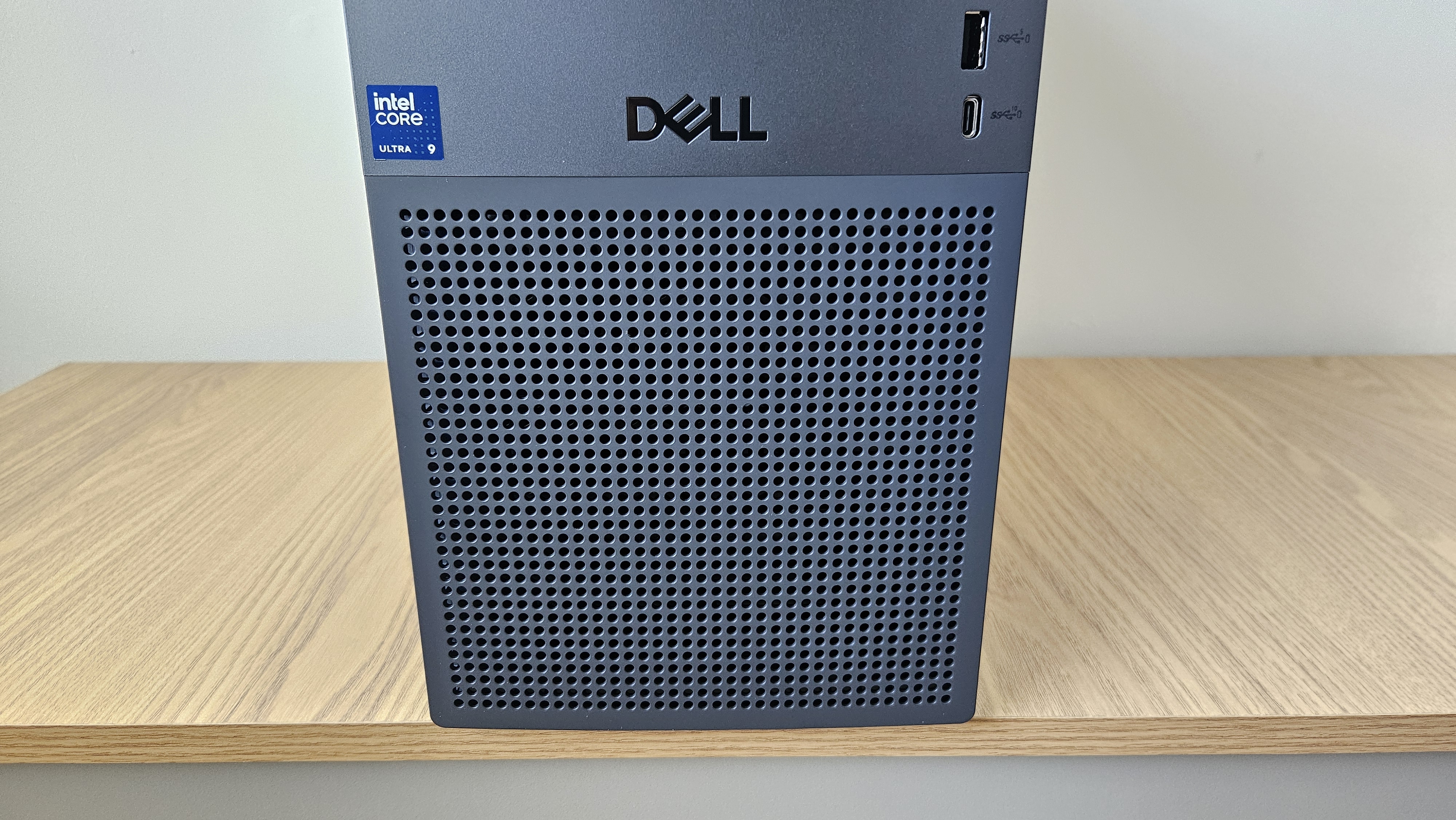 The Dell Tower Plus EBT2250 on a desk