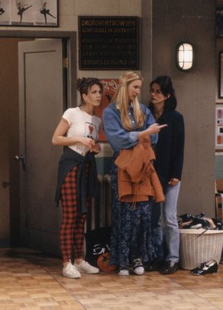 Jennifer Aniston, Lisa Kudrow and Monica Geller in Friends.