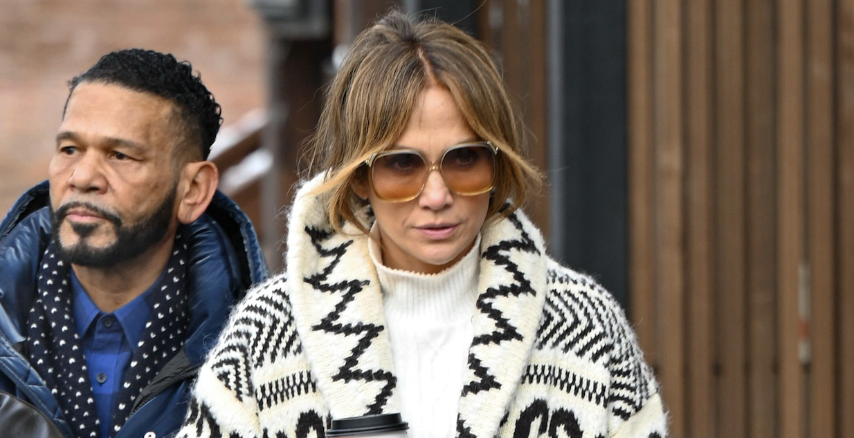 Jennifer Lopez is seen on December 26, 2024 in Aspen, Colorado wearing an oversized Fair Isle cardigan sweater from Polo Ralph Lauren.