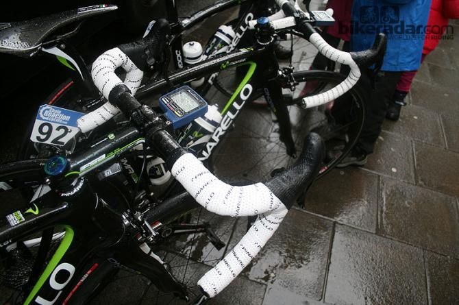 Alex Dowsett (Movistar) is a rider who likes a long stem