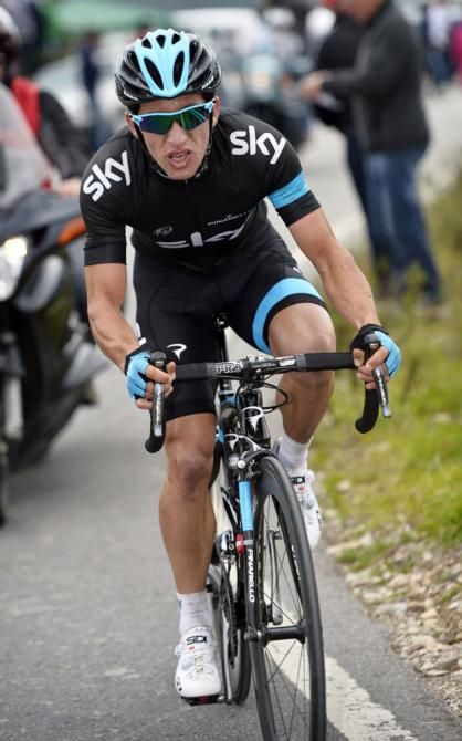 Sergio Henao (Sky) alone in the lead on the Alto do Malhao.