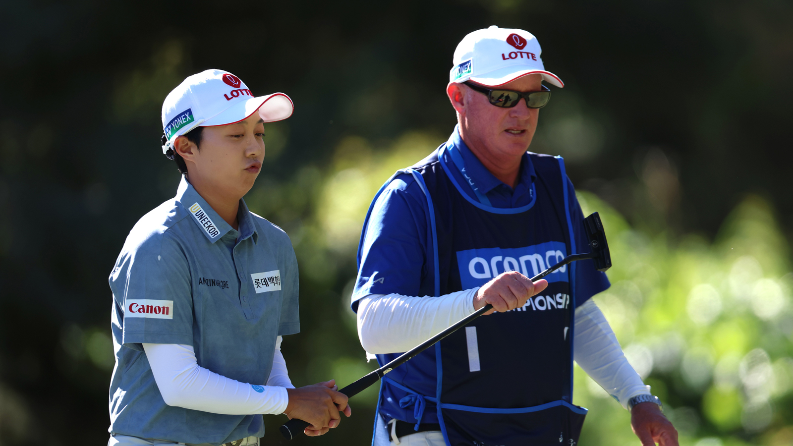 Hyo-Joo Kim hands her putter to her caddie