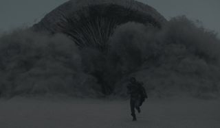 Dune Paul runs from the sandworm