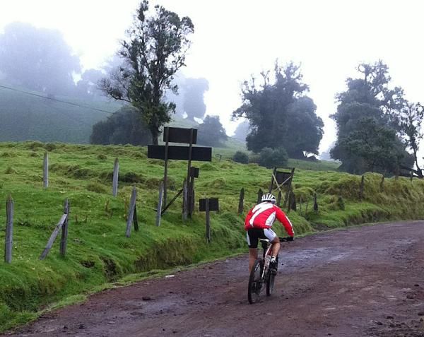 Adriana Rojas (Specialized) leads on stage 3