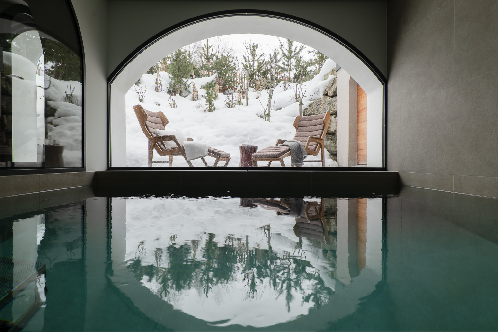 st moritz chalet furnished by Molteni&C