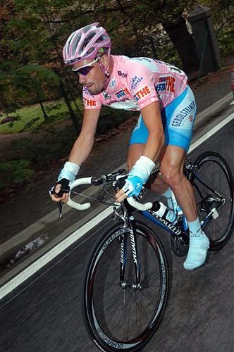 Stefan Schumacher (Gerolsteiner) rides in the maglia rosa
