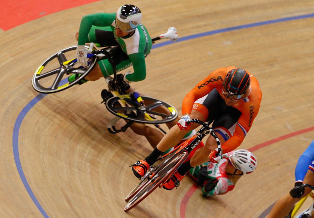 A crash in the Keirin race.