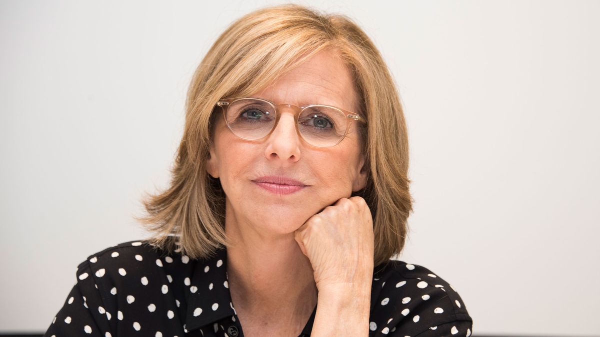 Nancy Meyers's classic living room features an age-old color combination that will never date