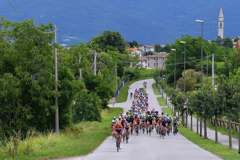 The peloton in action during stage 3 at the Giro Rosa