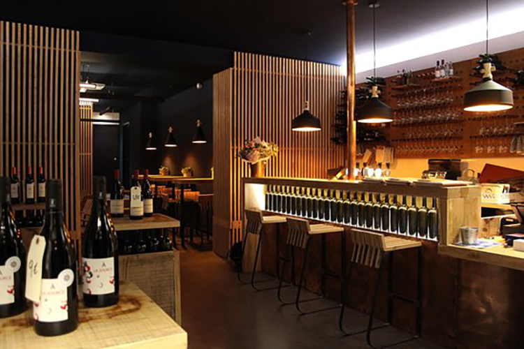 Enjoy-all-styles-of-Bordeauxs-wines-at-Le-Bar-%C3%A0-Vin.jpg