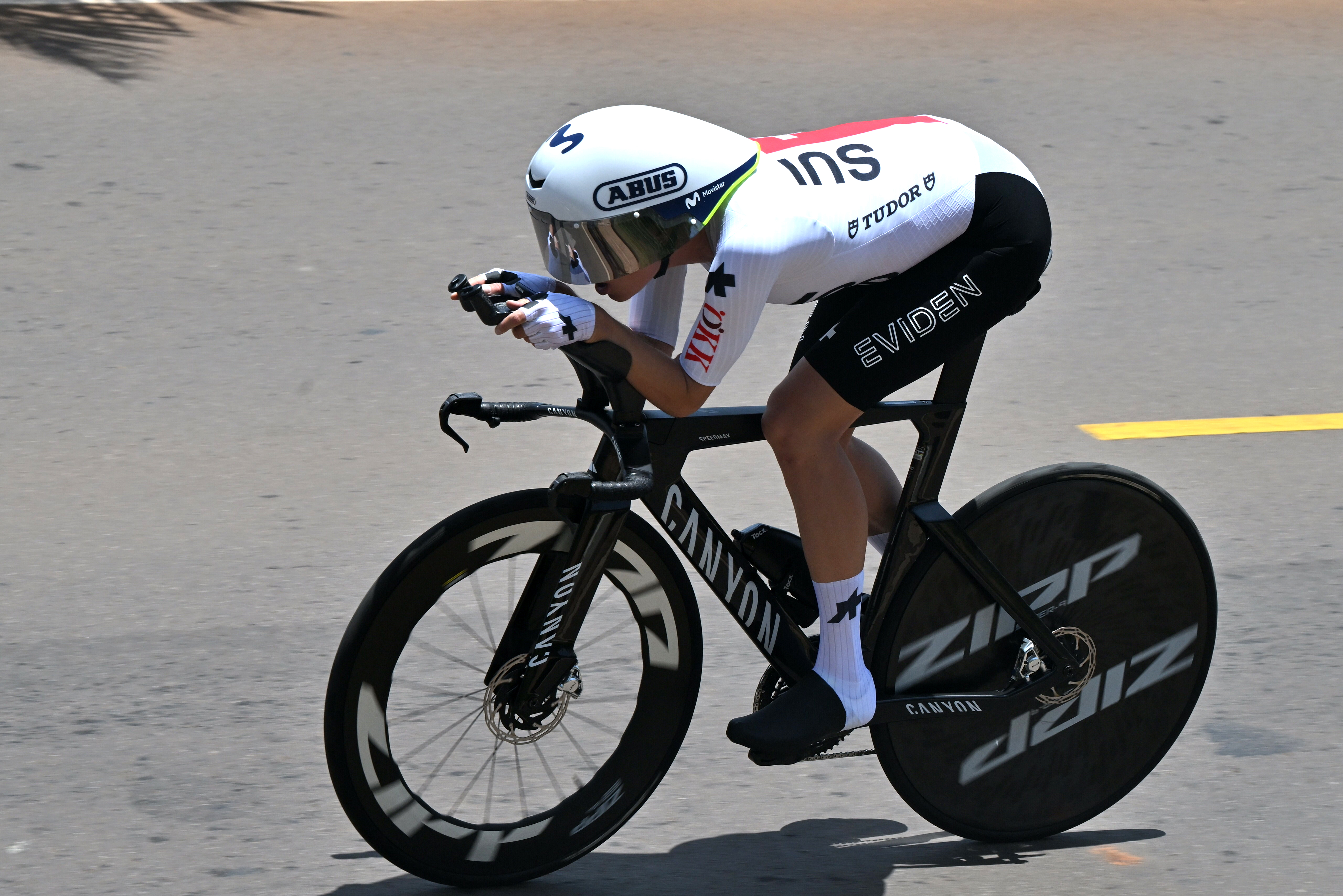 Marlen Reusser riding in the road world championship elite women&#039;s ITT in Kigali, Rwanda