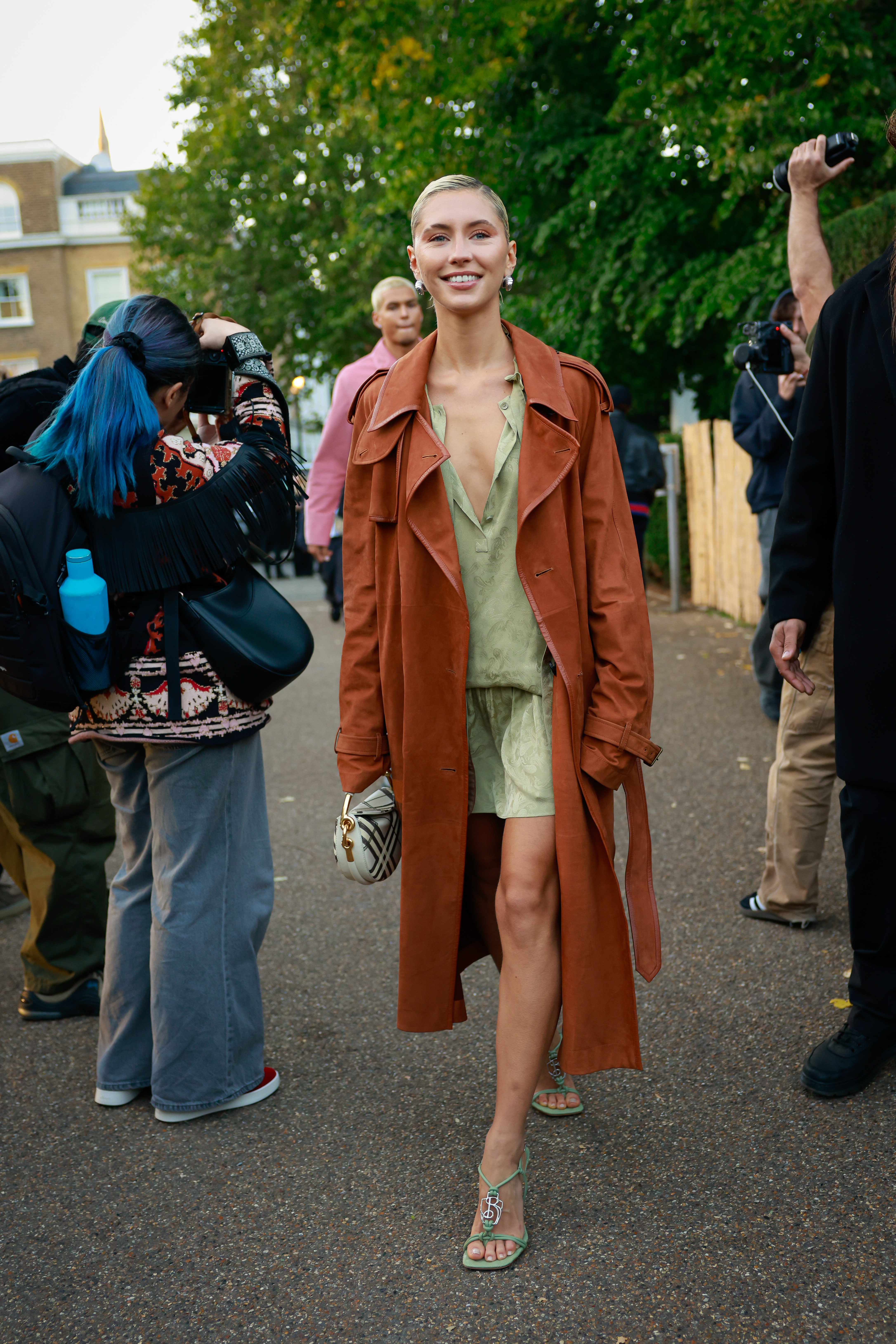 best-burberry-trench-coat-women-281856-1679672651374-image