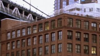 The exterior of an apartment building in Gossip Girl