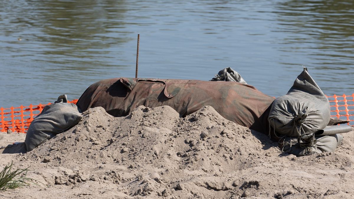 Intact WWII-era bomb discovered in Italy's River Po following extreme drought