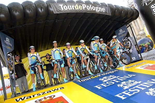 Astana lines up.