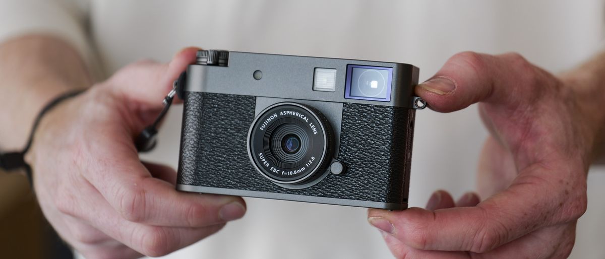 I tried the Fujifilm X half retro compact, and it reimagines the half-frame film photography experience perfectly
