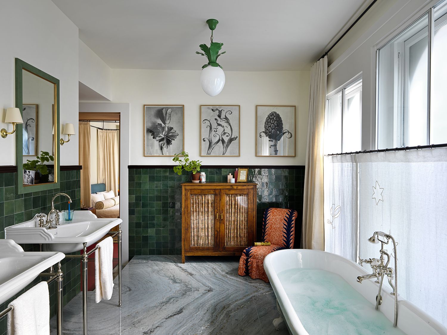 7 ways designers decorate with antiques in modern decor | Livingetc