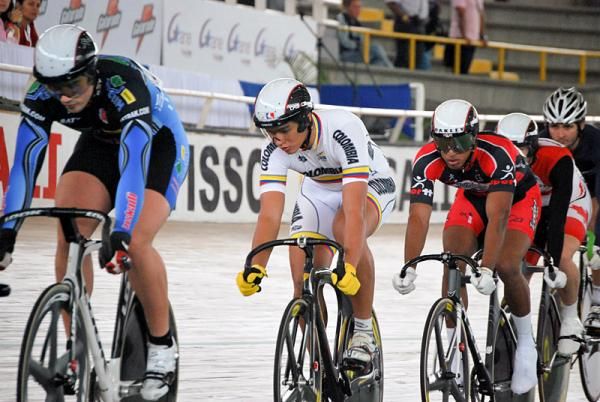 Fabian Puerta (Colombia) in action in the first round of the keirin.