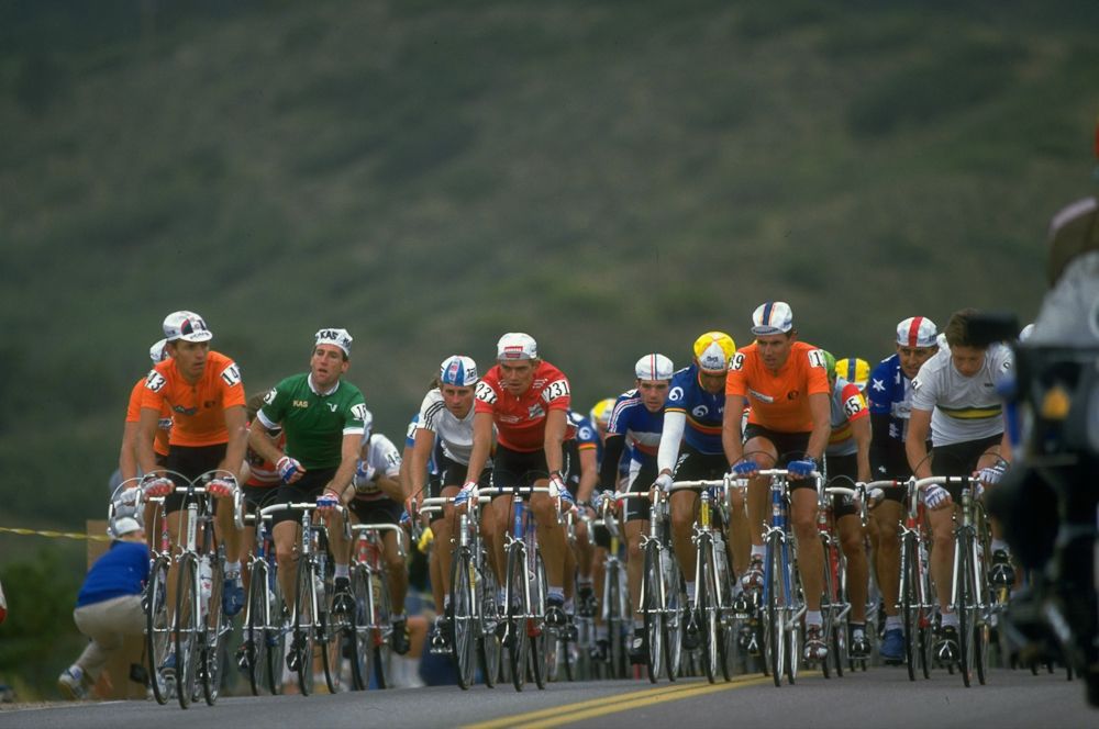 Sean Kelly (green shirt) of Ireland and Zimmermann (left) of Holland in action during the 1986 World Cycling Championships