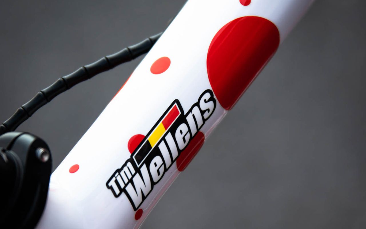 The Belgian's name and flag is overlaid onto the polka-dots