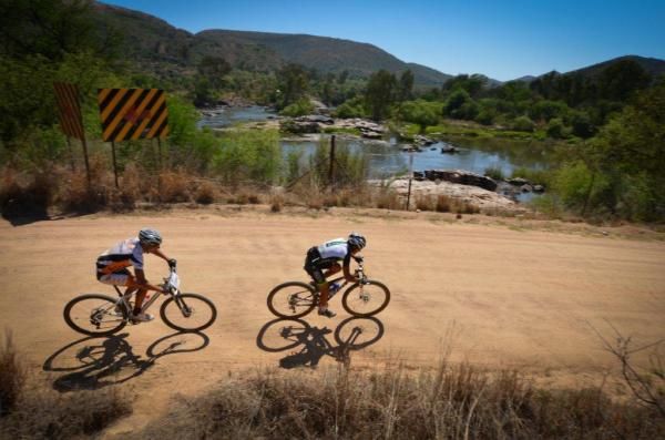 Kevin Evans and Jacques Rossouw make the race-winning move