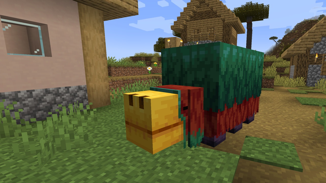 Minecraft Sniffer Mob mit seiner großen gelben Schnauze und dem moosgrünen Rücken steht in einem Dorf und erscheint fast so groß wie ein Dorfbewohner.