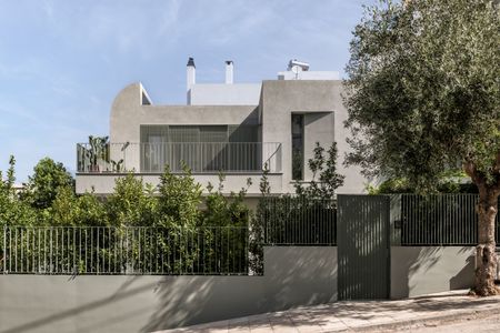 Athens house D and its grey curvy facade