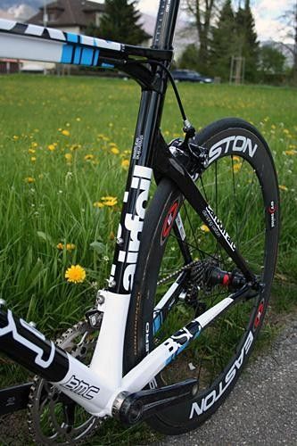 The compact rear triangle supposedly helps with rear end rigidity.