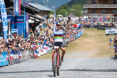 Kate Courtney (Scott- SRAM MTB Racing) wins