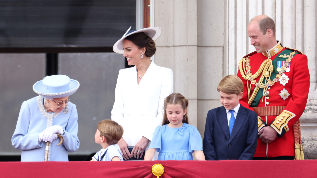 Queen Elizabeth II on the balcony of Buckingham Palace during Trooping the Colour alongside (L-R) Prince Louis of Cambridge, Catherine, Duchess of Cambridge, Princess Charlotte of Cambridge, Prince George of Cambridge and Prince William, Duke of Cambridge during Trooping The Colour on June 02, 2022 in London, England